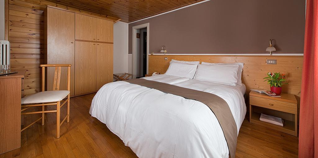 Hotel Aurora Monclassico Quarto foto